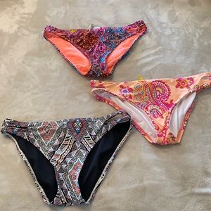 Women’s bikini swim bottoms